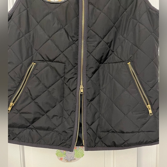 Old Navy• Black Quilted Lightweight Vest with Gold Zip-Up Pockets, Mens Size M - Picture 3 of 9